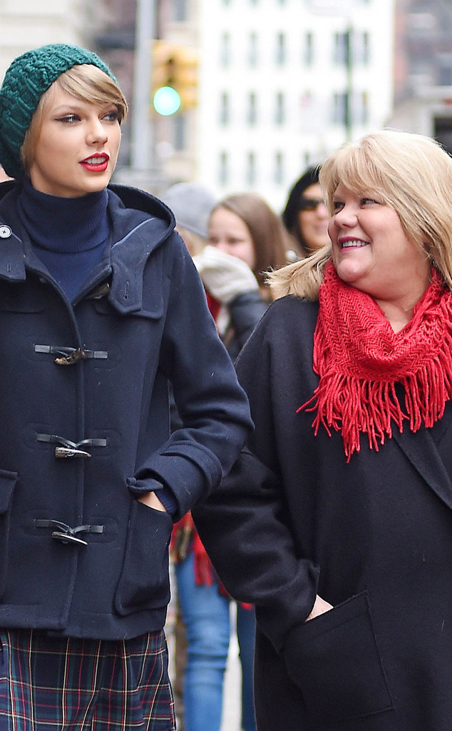 It S A Love Story The History Of Taylor Swift S Fiercely Tight Bond With Her Mom And Dad E Online Ap
